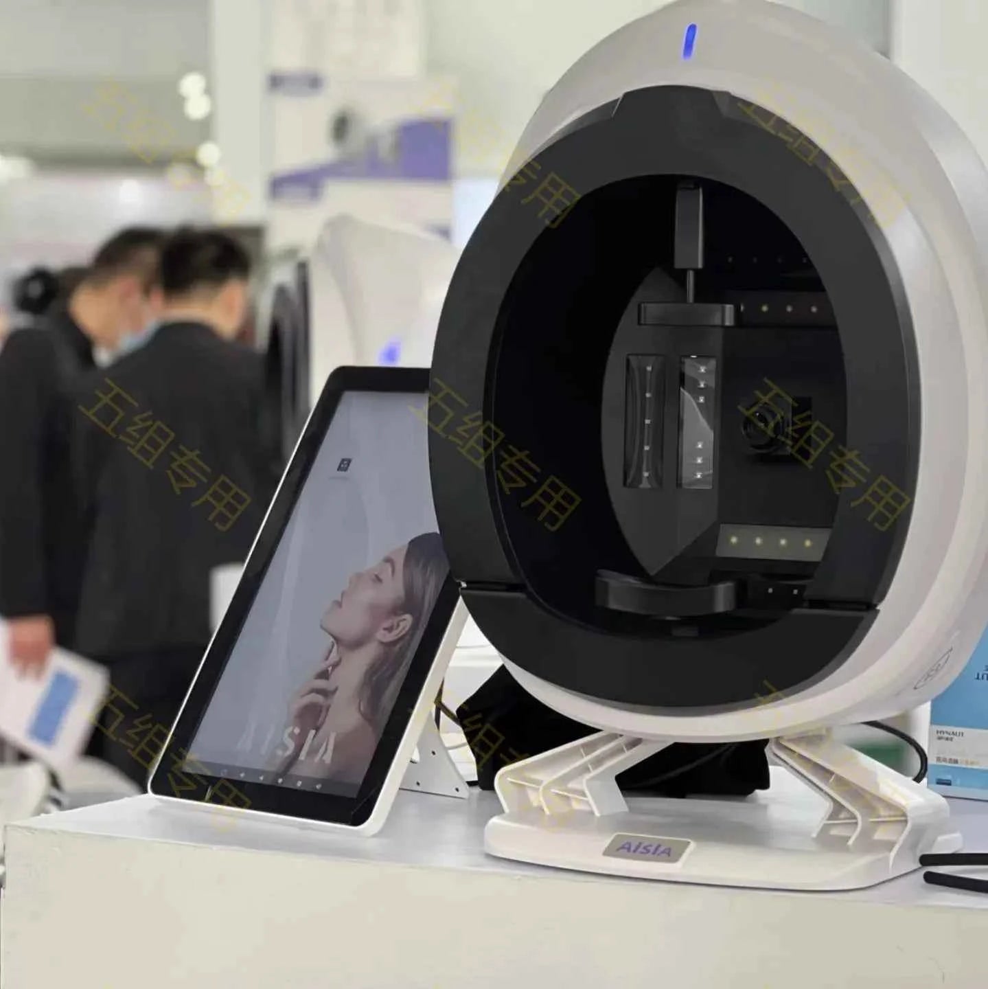 AISIA Q1 3D Facial Skin Analyzer Machine 15.6 inch Skin Analyzer Facial Machine 8 Light Spectrum Skin Analysis Scanner