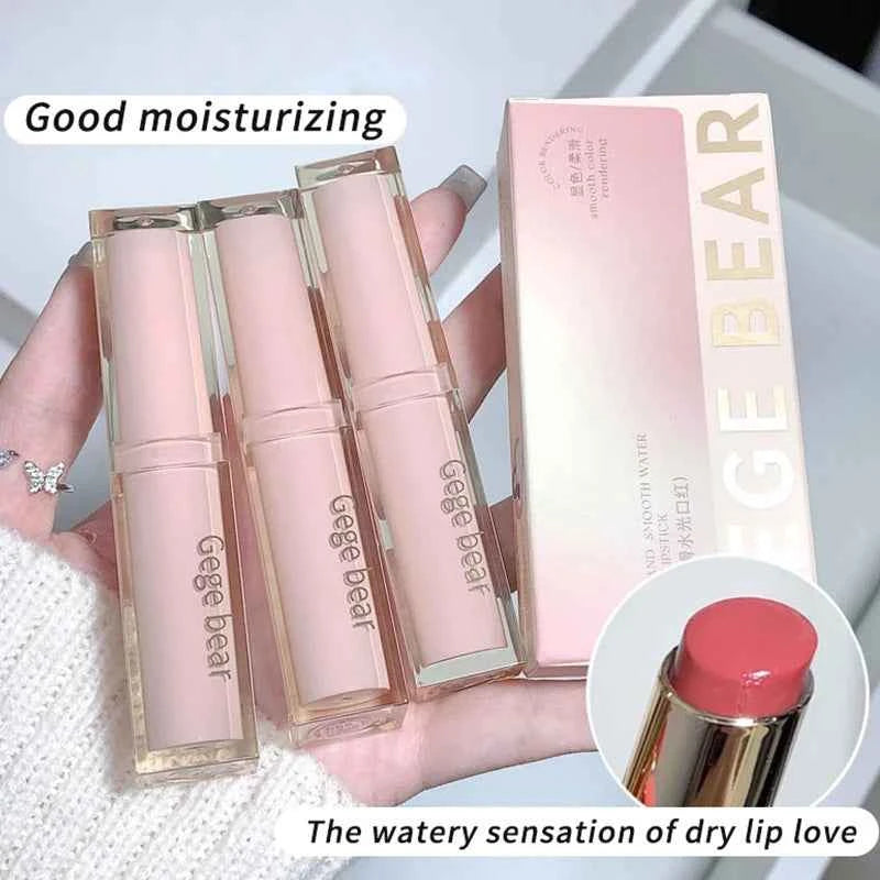 When light, soft and smooth lipstick hydrates moisturizing and white, not easy to stick to the cup.