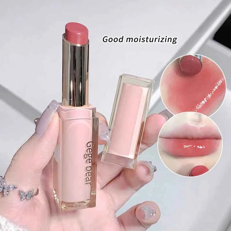When light, soft and smooth lipstick hydrates moisturizing and white, not easy to stick to the cup.