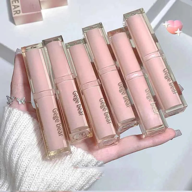 When light, soft and smooth lipstick hydrates moisturizing and white, not easy to stick to the cup.